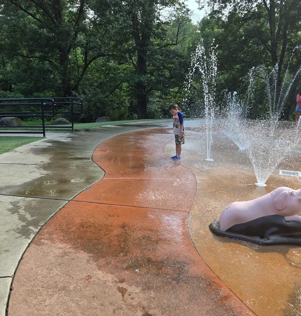 Round Hill Spray Park