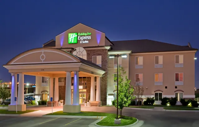 Holiday Inn Express & Suites Wichita Airport by IHG