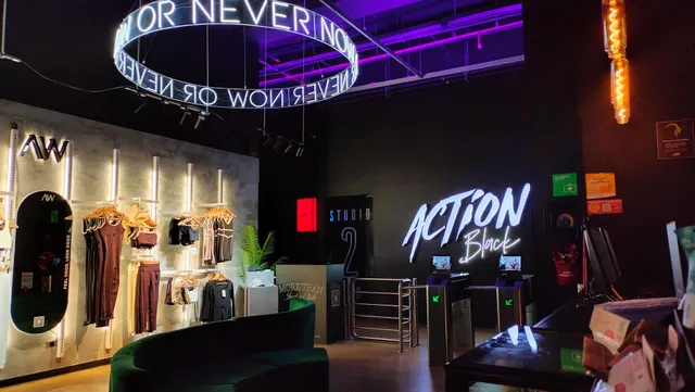 Action Black City Plaza