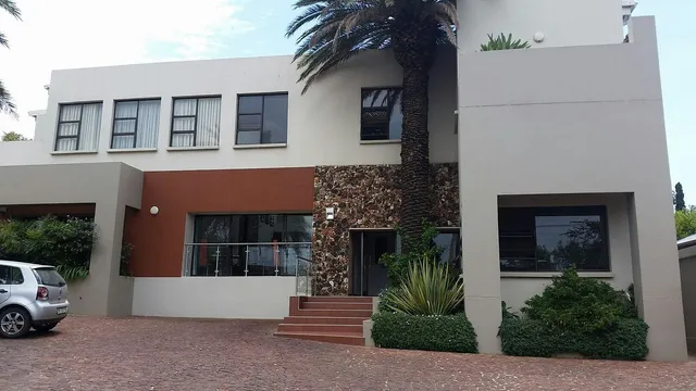 Pathways Guest House - Bed and Breakfast