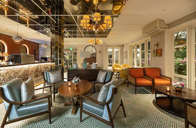 Nhà Hàng Côn Sơn