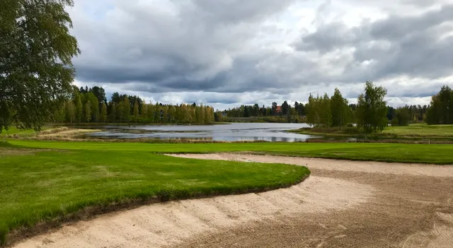 Lakeside Golf and Country Club Ltd