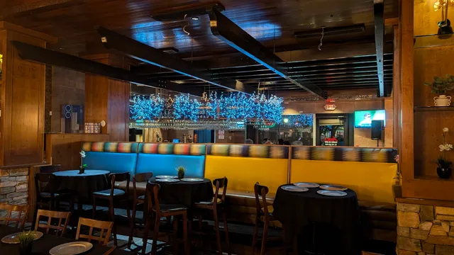 Annie’s Island Breeze / Annie’s Roti Shop