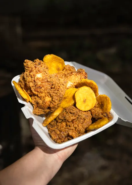 Alex & Winni Pica Pollo