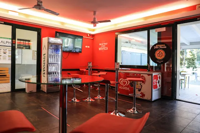 Villa Chiaviche Pizzeria, Food & Drink