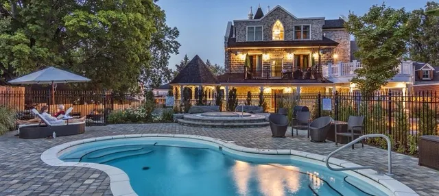 The Manse Boutique Inn