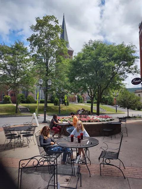 Nina's Italian Resturant & Pizzera