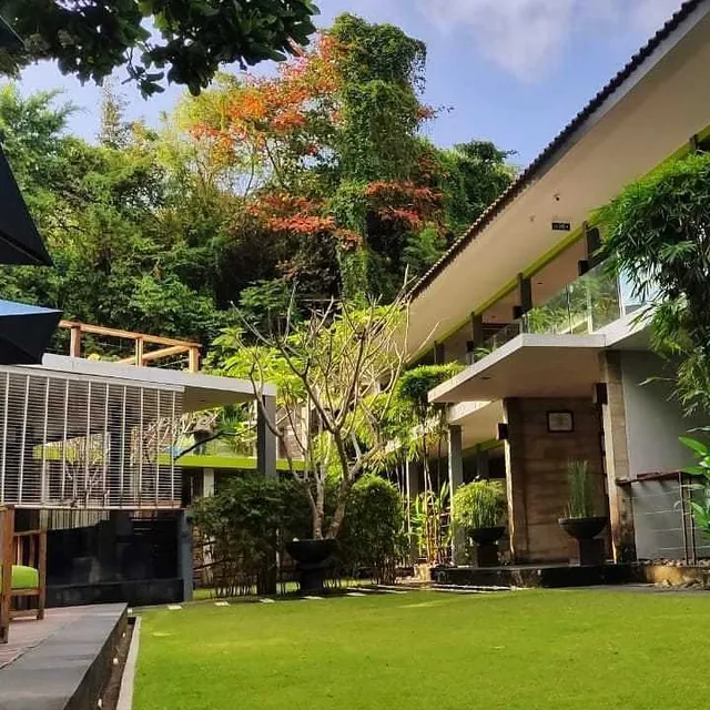 JavaCove Beach Hotel