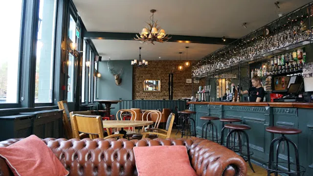 The Huntsman and Hounds