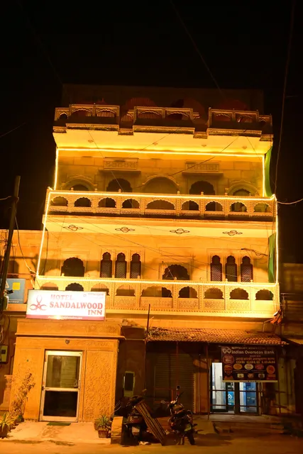 Hotel Sandalwood Inn
