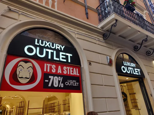 Luxury Outlet