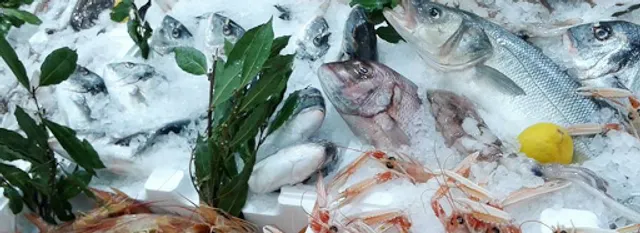 Pescheria ristorante in alto mare