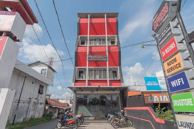 RedDoorz near Stadion Sanaman Mantikei