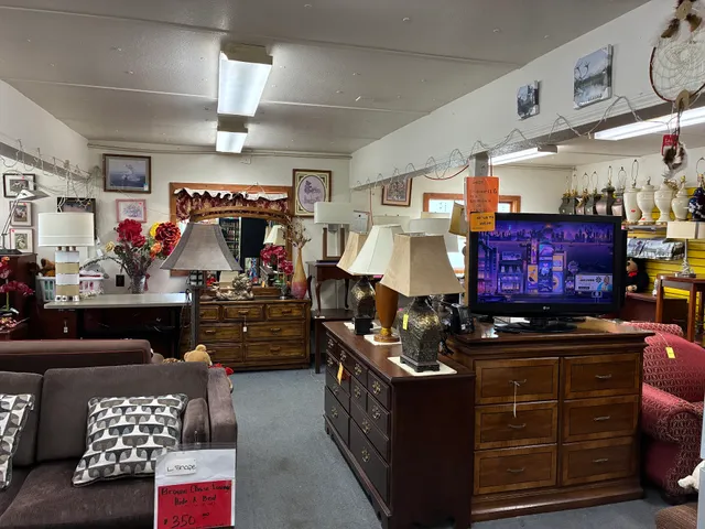 Meadow Lakes Discount Store