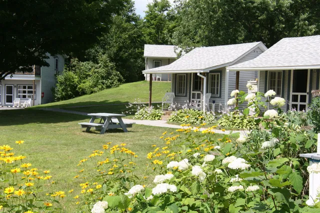 The Blair House Motel & Cottages