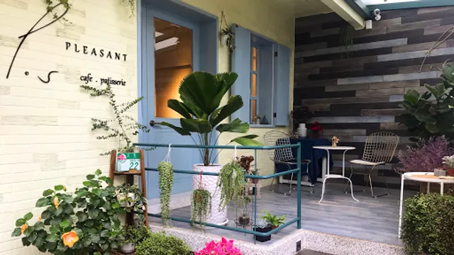 Pleasant Café