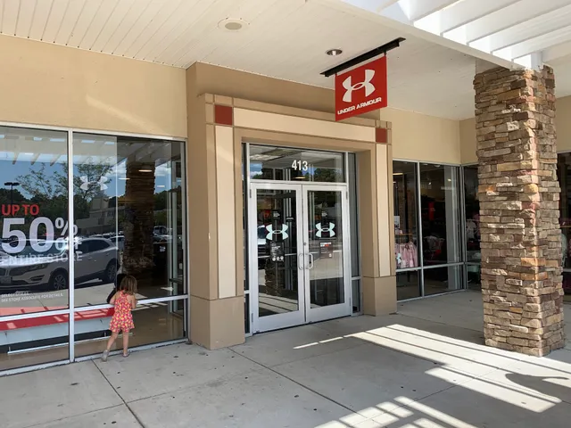Under Armour Factory House - Queenstown Premium Outlets