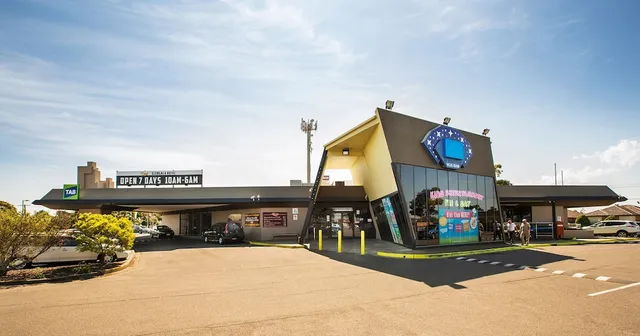 Nightcap at Glengala Hotel