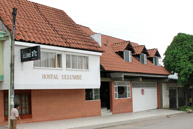 Hotel Hostal Ullumbe