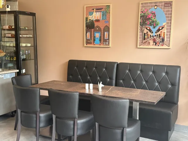 Restaurant phoenicia