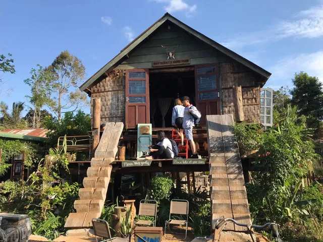 Montagnards Coffee & Homestay.