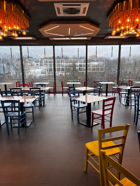 Iscla | Atmosfera Mediterranea - Pizzeria e Cucina Tipica Partenopea