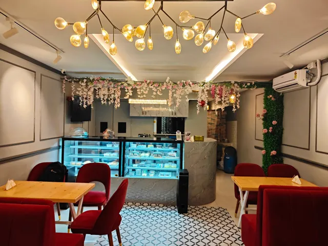 MumbaiOnMyPlate - "Mumbai street food in Bangalore" Best Chaats, Vada Pav and Pav Bhaji.