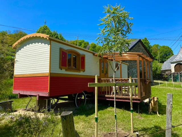 Gîte des ânes à chroniques et location Roulotte (chauffée) - Gîte Volcans AUVERGNE CANTAL
