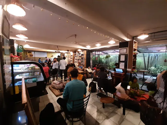 Waari Book Cafe