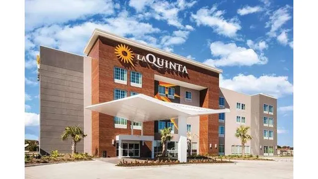 La Quinta Inn & Suites by Wyndham Baton Rouge - Port Allen
