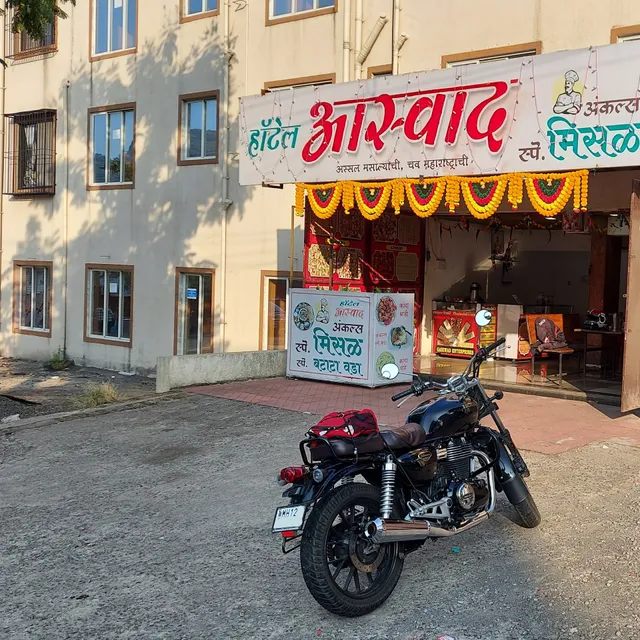 Hotel Asswad (Uncle’s Special Misal)