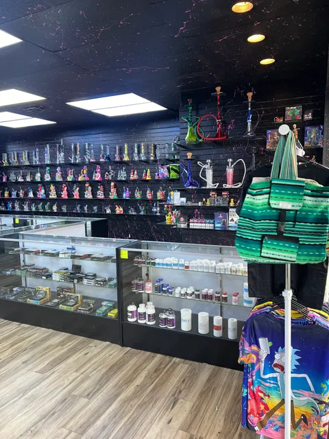 Lulu's Smoke Shop
