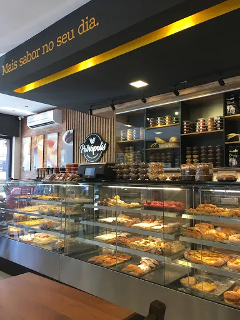 Padaria e Confeitaria Petrópolis