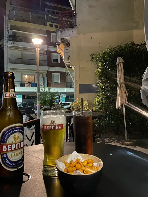 Η Αυλή στο Φάληρο