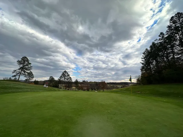 Willow Hollow Golf Course