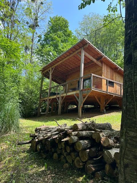 Hébergements cabane et gîte spa Les Hauts de Monségu