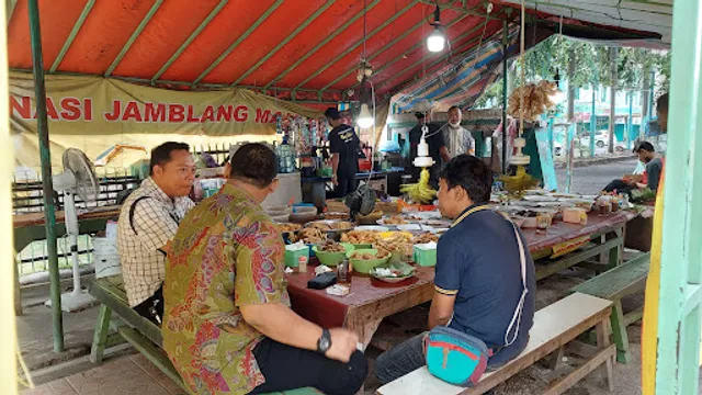 Nasi Jamblang Khas Cirebon ( Mang Gaber )