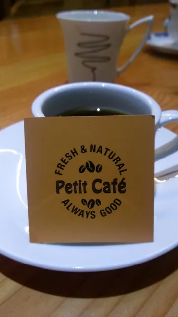 Petit Cafe