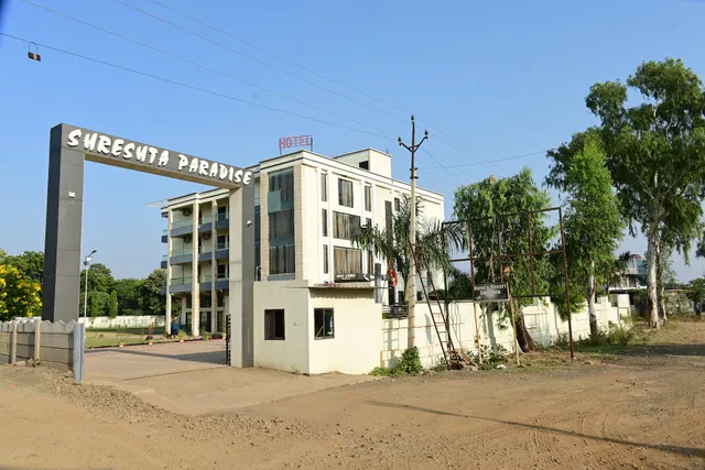 Hotel & Resort Shreshta Paradise By Room Lello