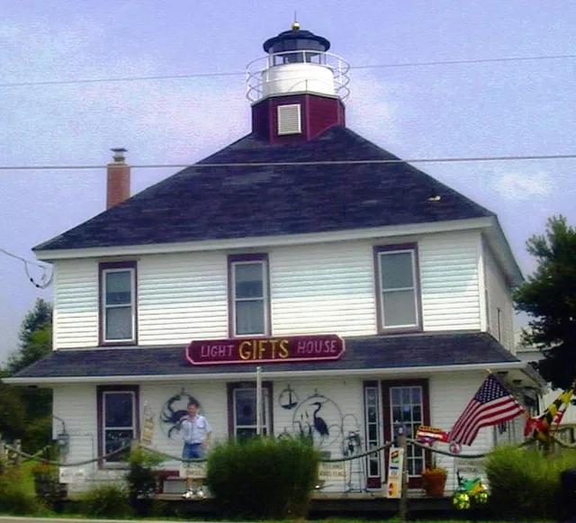 Lighthouse Gifts & Custom Framing