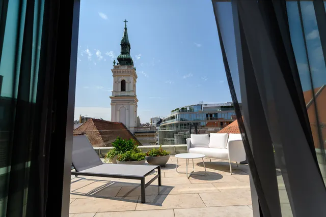 Emerald Hotel & Suites by Continental Group