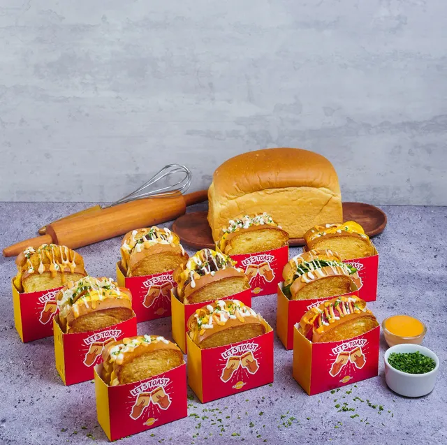 LET'S TOAST - GREEN VILLE