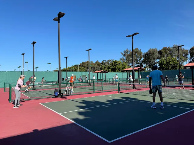 Poinsettia Park Tennis and Pickleball Courts