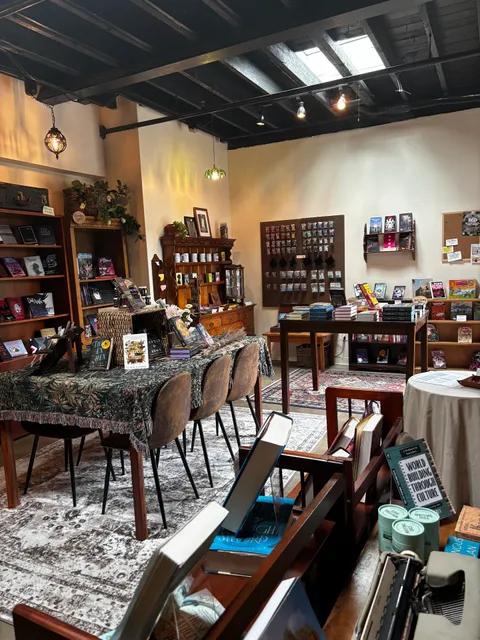 Side Quest Books & Games