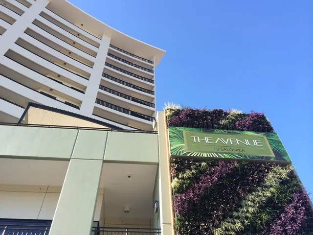 Nomikis'on the Avenue