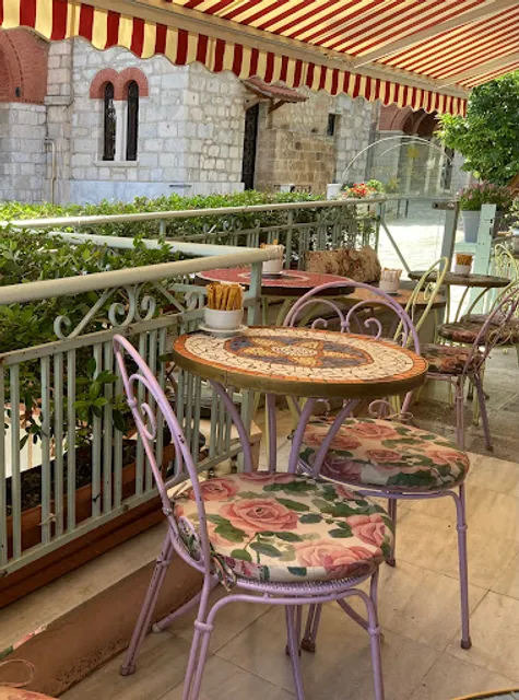 Petite Fleur Chalandri