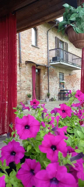 CASALE LA DOLCE VITA appartamento di vacanza con giardino e piscina privati