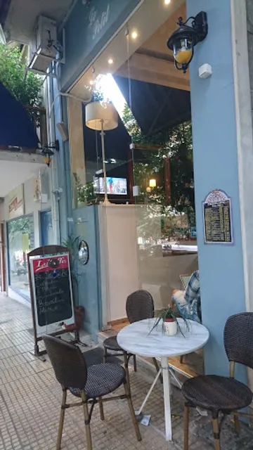 Le Petit Cafe. (Pagrati)