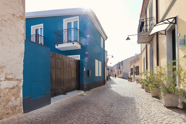 Luxurious renovated BIG Holiday Town House with large terrace