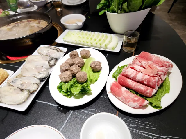 Xin Jia Hao Heng Qin Raw Oysters Hot Pot (Guihua Rd Branch)